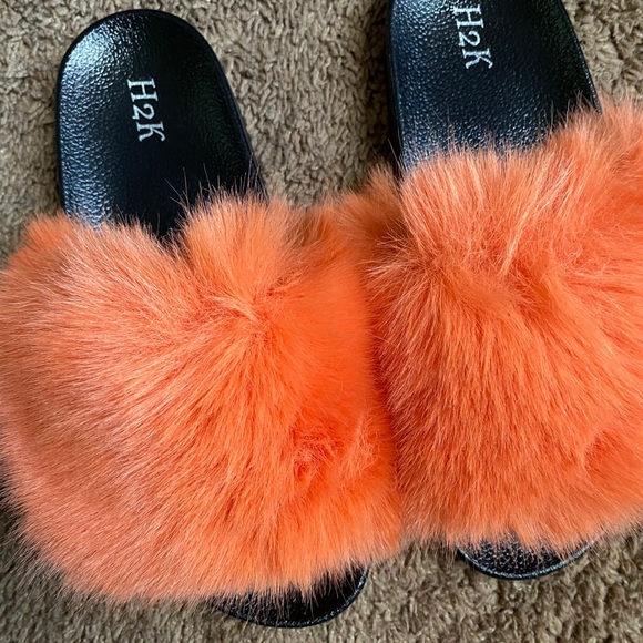New-Ultra Soft Fur Slides Slippers-color Coral - New in box - Picture 3 of 6